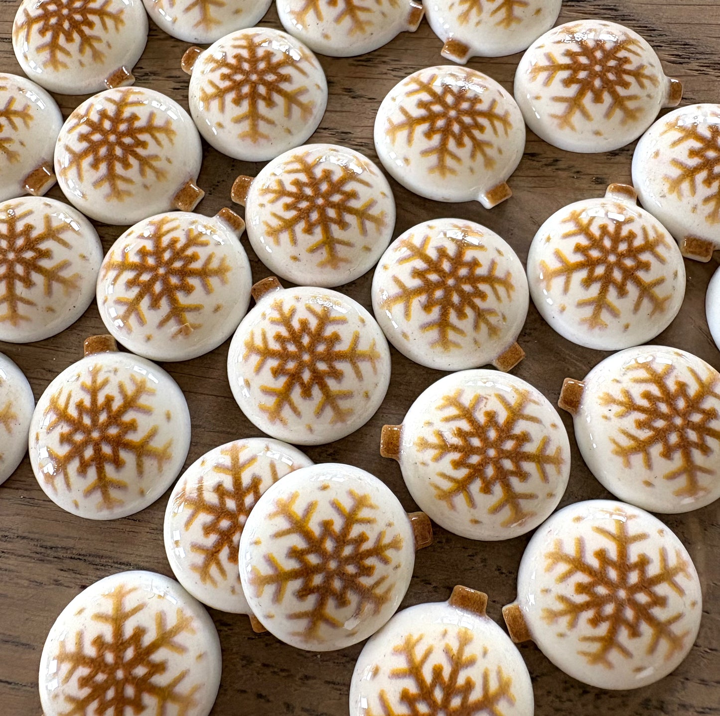 Christmas bauble resin cabochons, 20mm