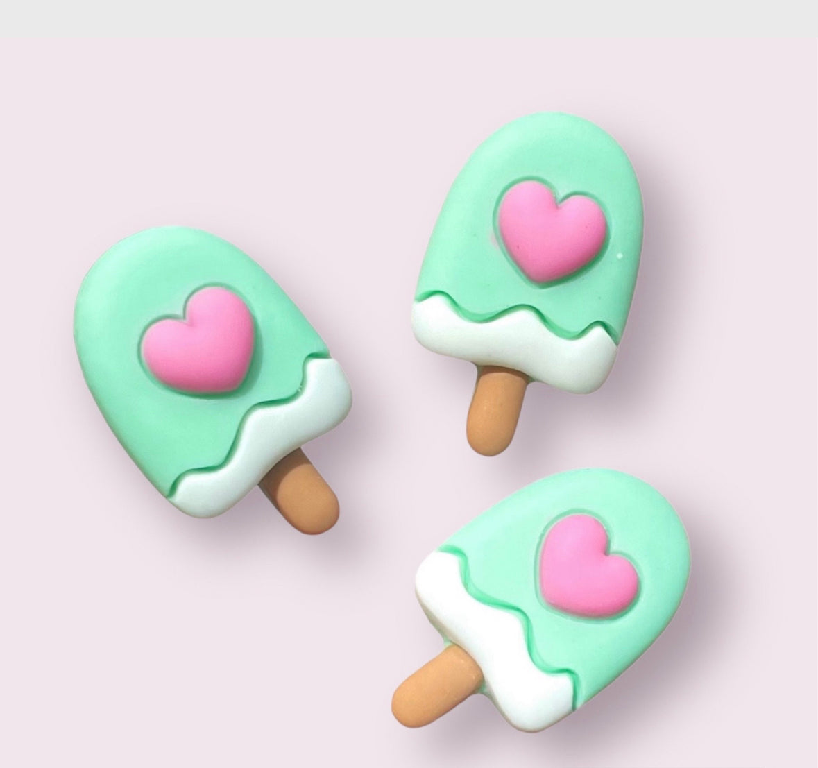 Ice lolly resin embellishments, green heart 28mm