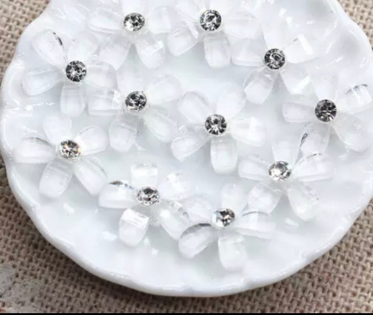 rhinestone white 10mm flower