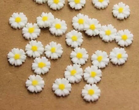 White daisy embellishments, 9mm