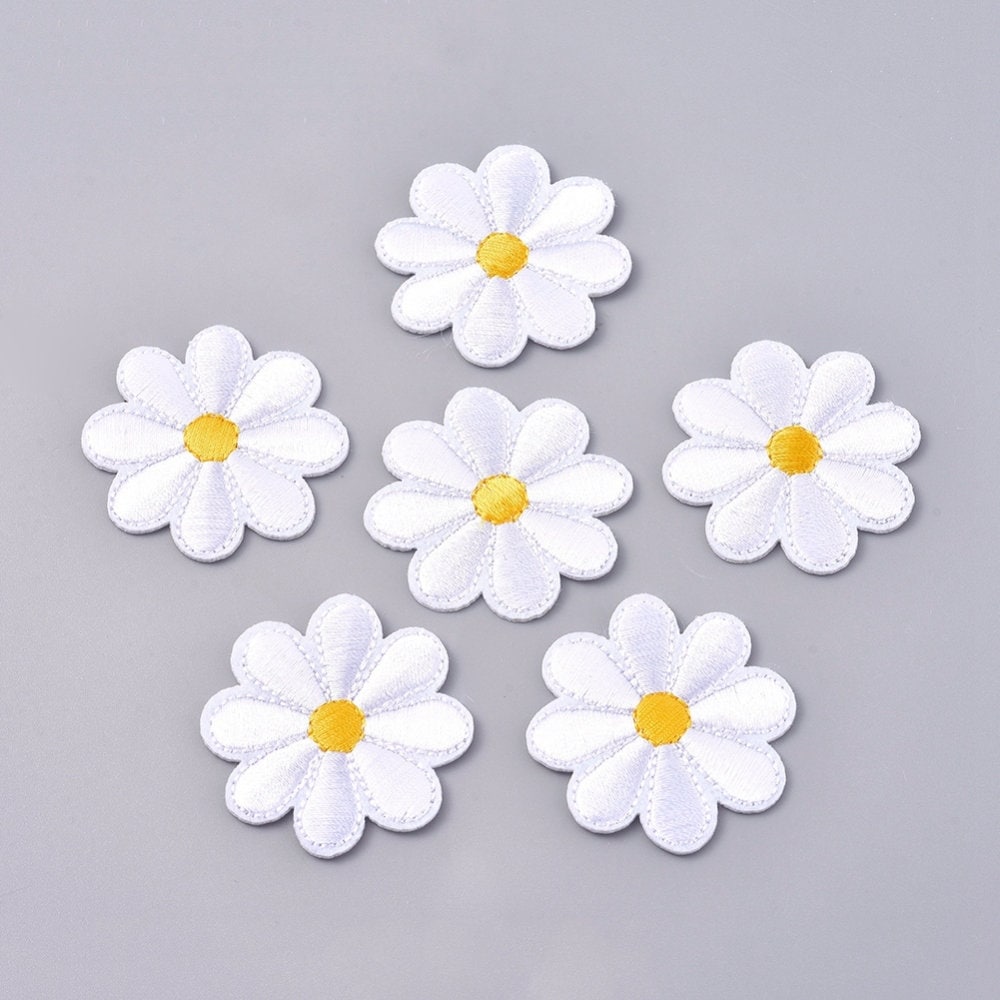 White iron on flower patch 4cm