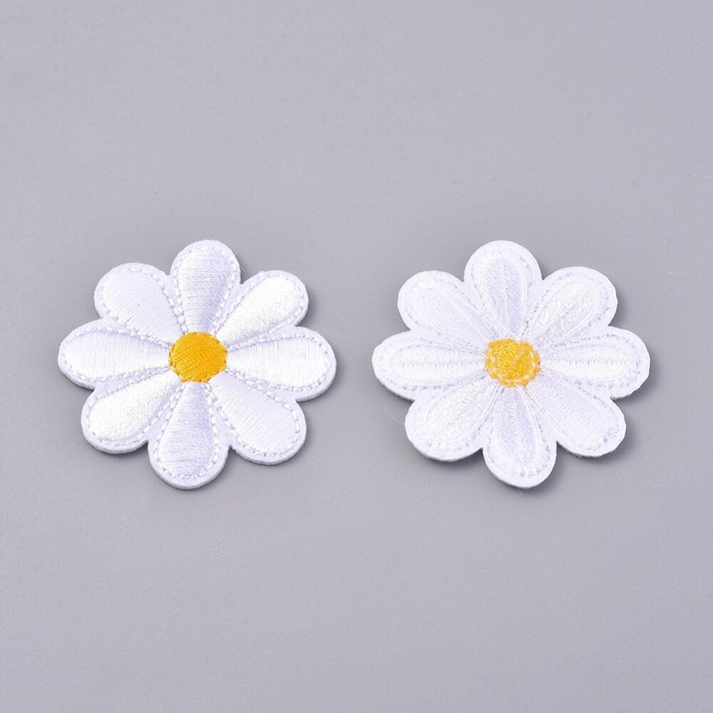 White iron on flower patch 4cm