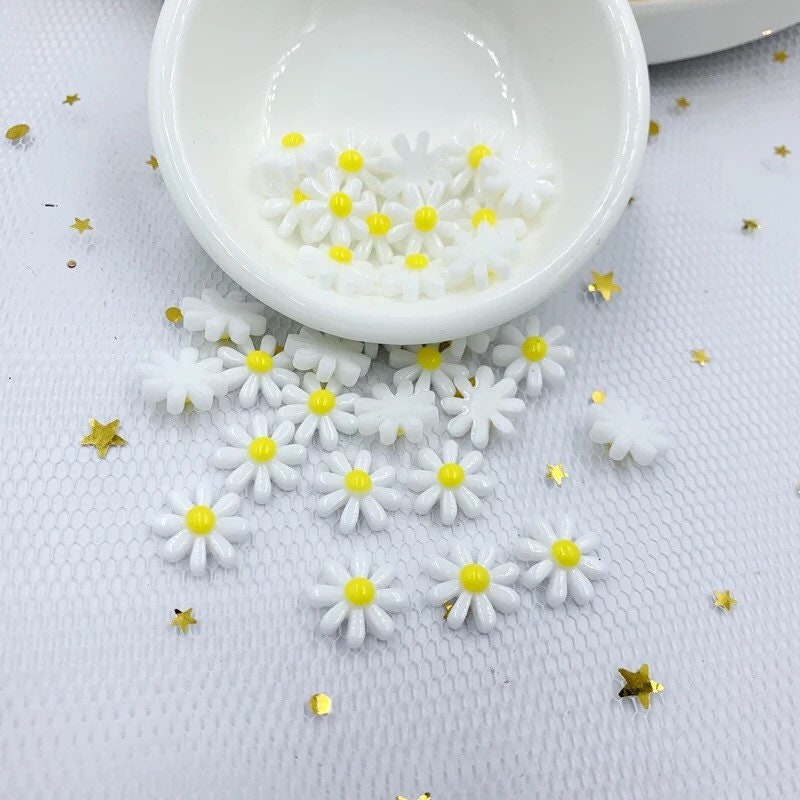 Daisy cabochons, 12mm white