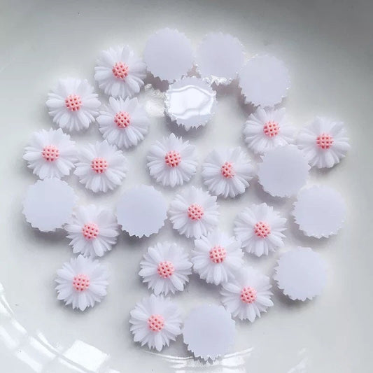 White 9mm flower cabochons, daisy