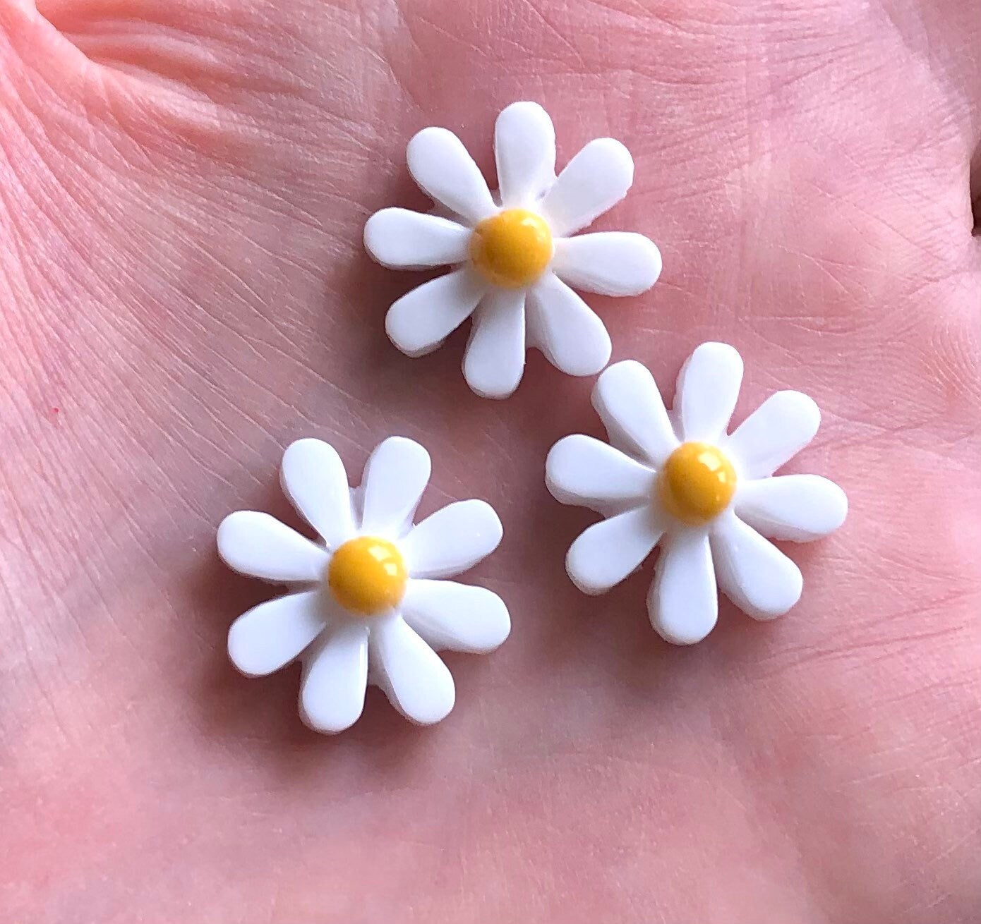 Daisy cabochons, 18mm white