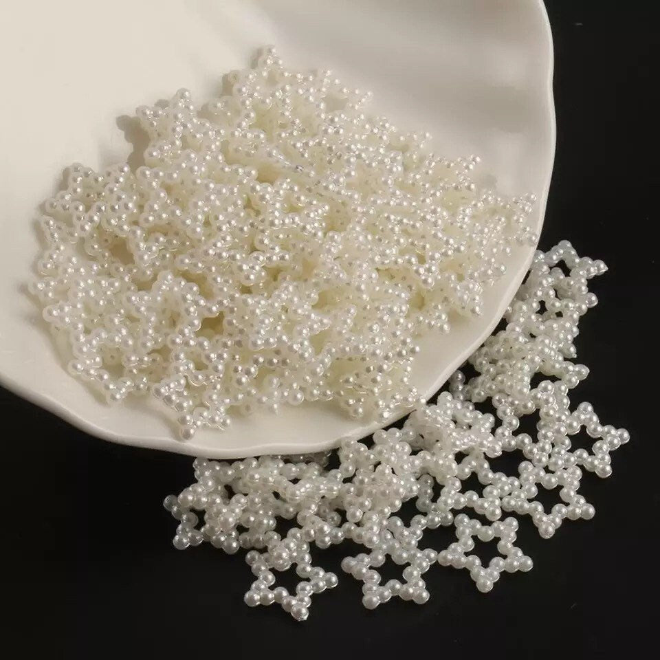 White pearlised hollow star 12mm