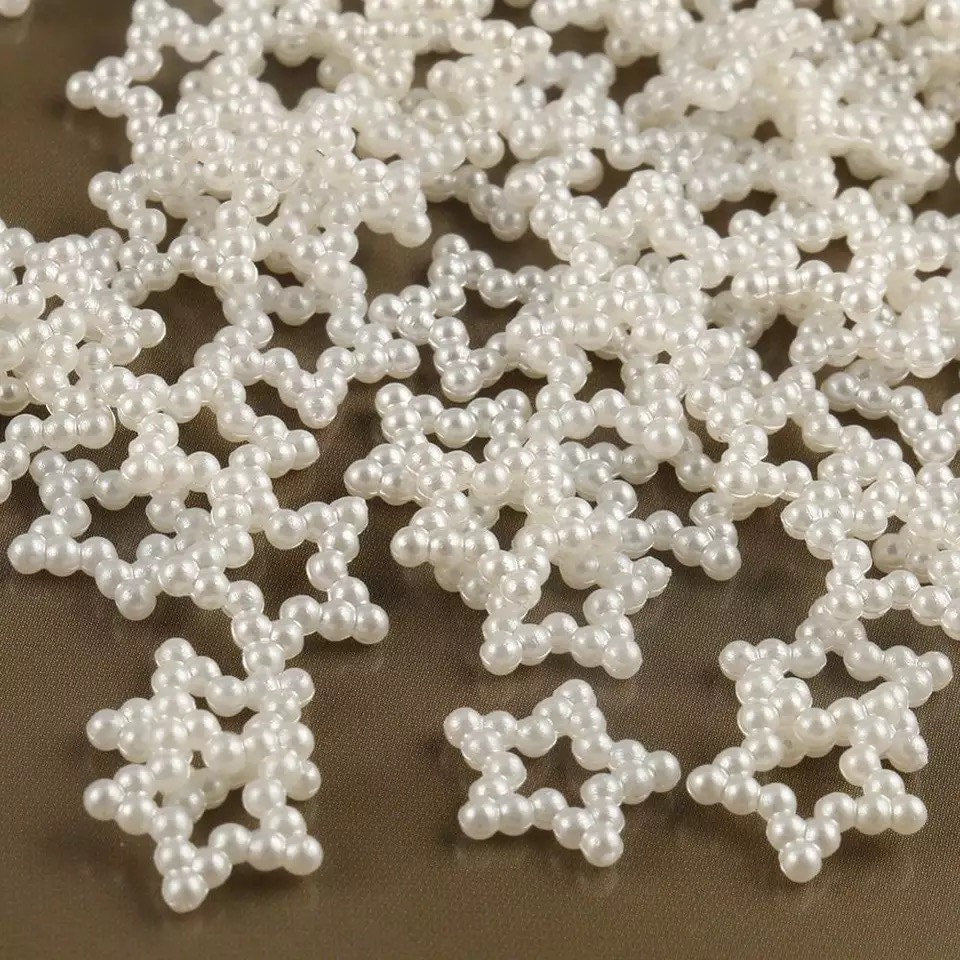 White pearlised hollow star 12mm
