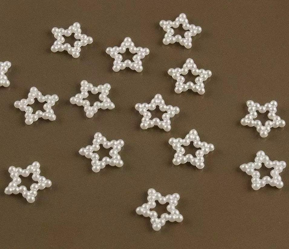 White pearlised hollow star 12mm