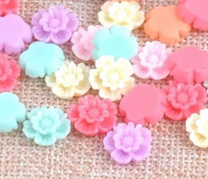 Pastel flower cabochon, 10mm