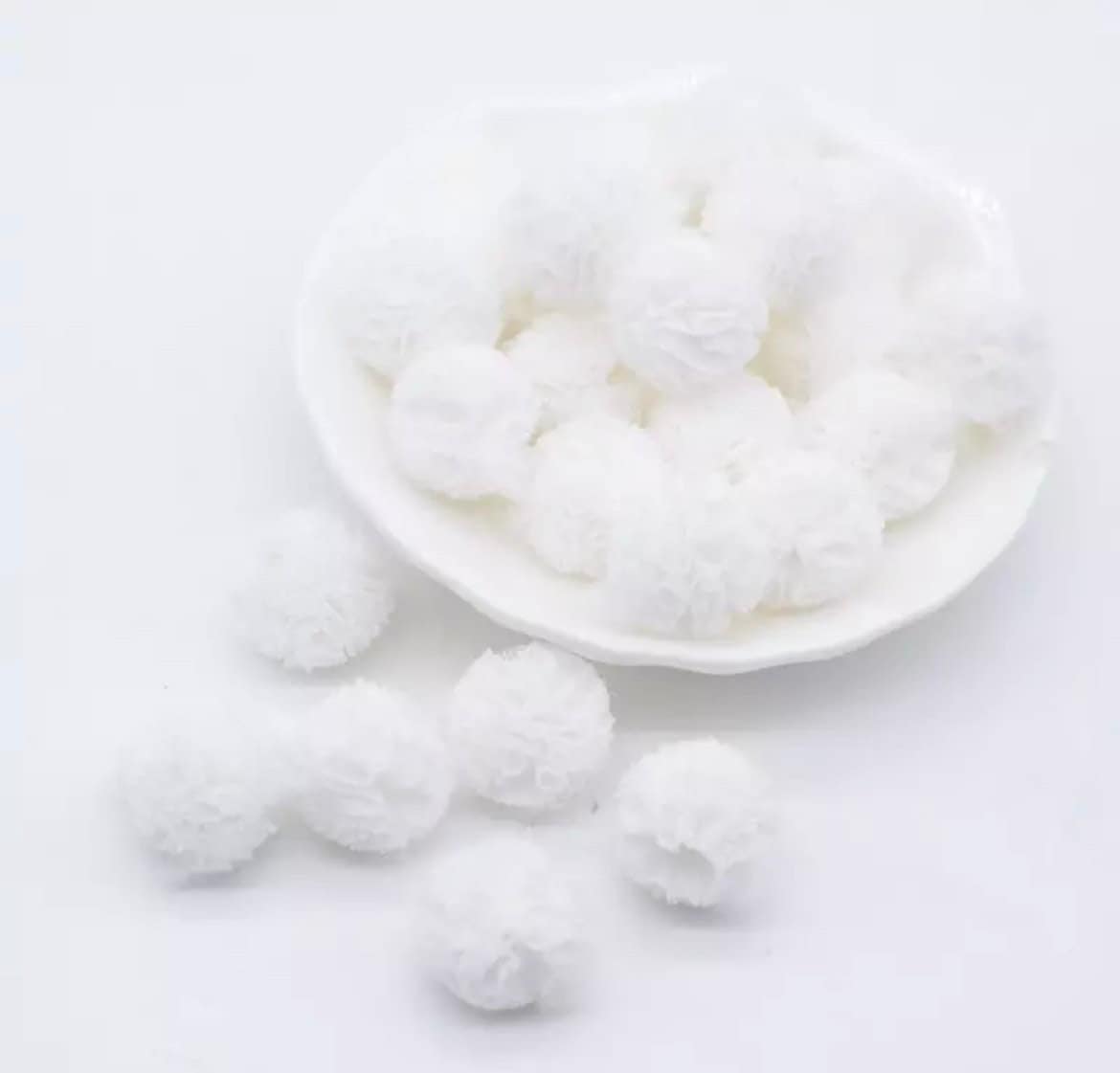 White mesh fabric balls, 15mm