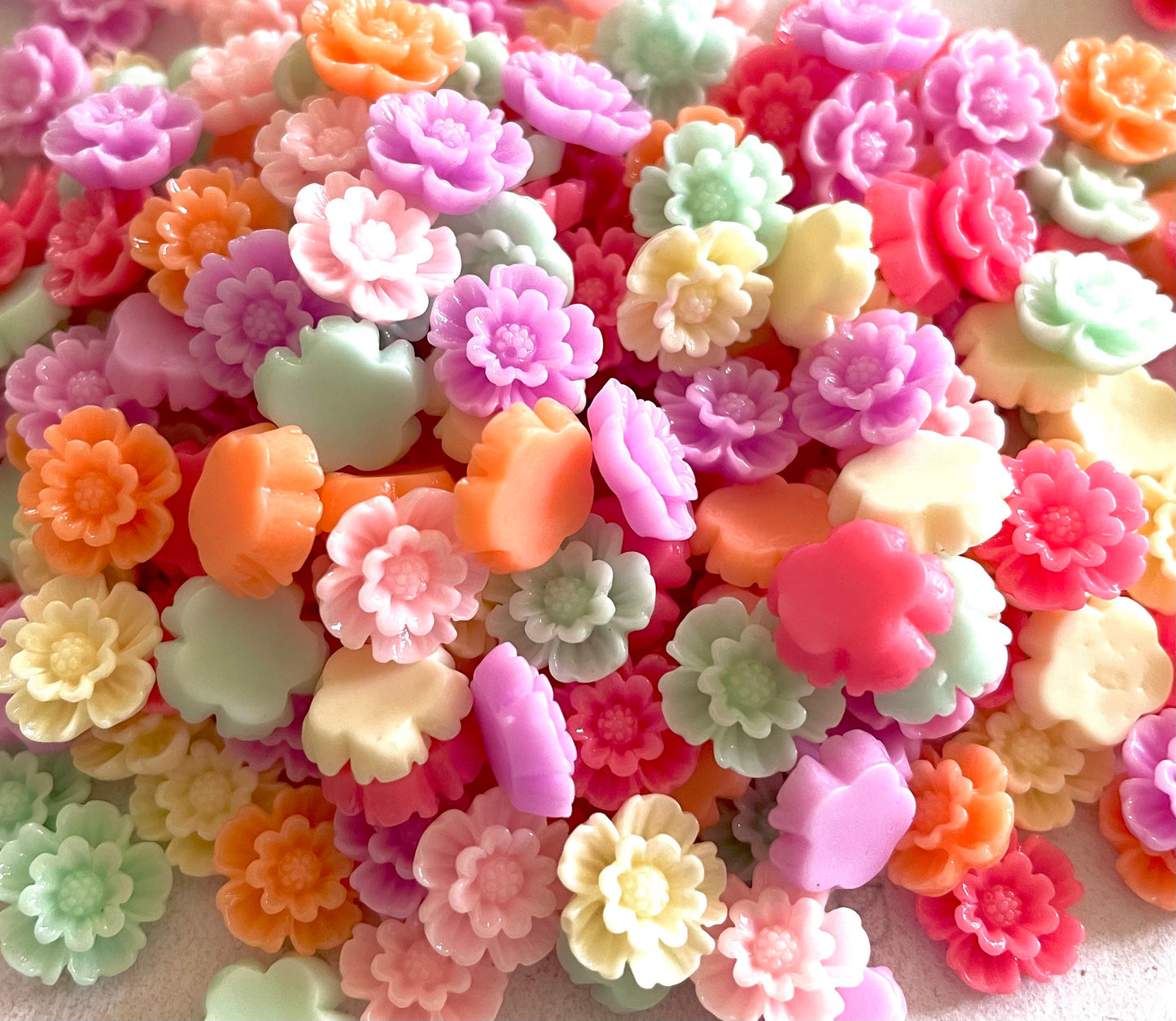 Pastel flower cabochon, 10mm