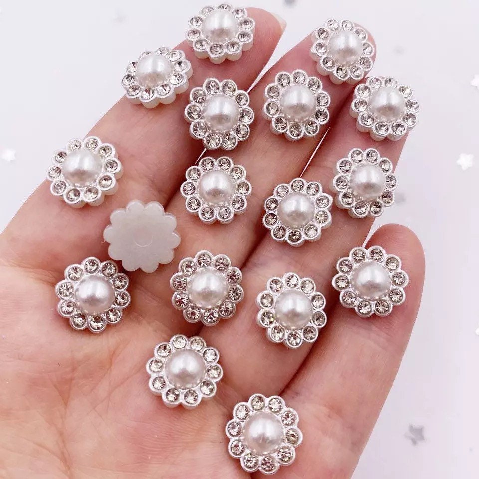 Pearl effect floral round cabochons, 12mm white