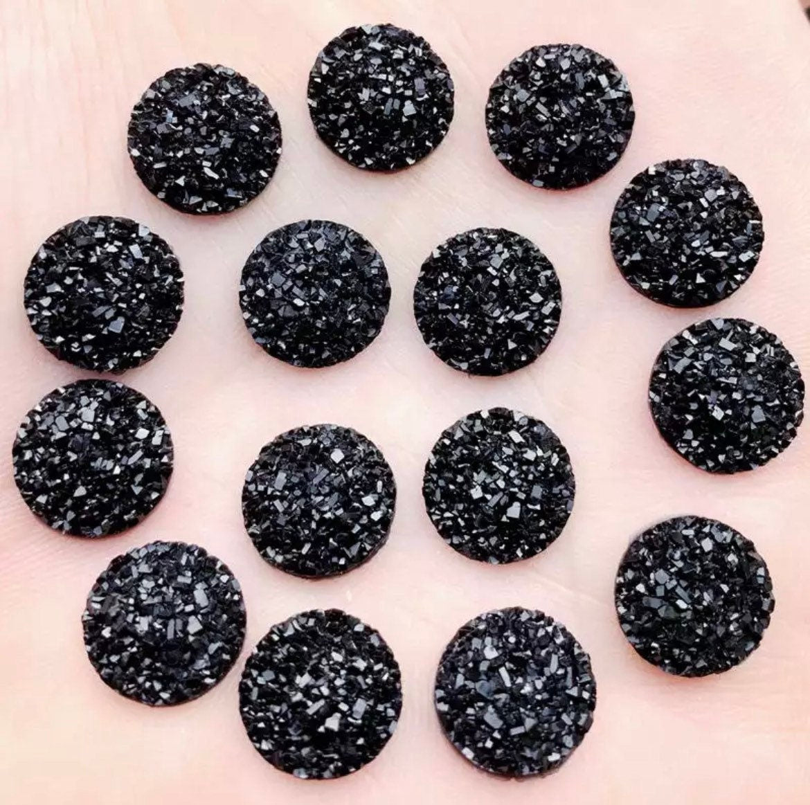 Round resin black cabochon, 10mm