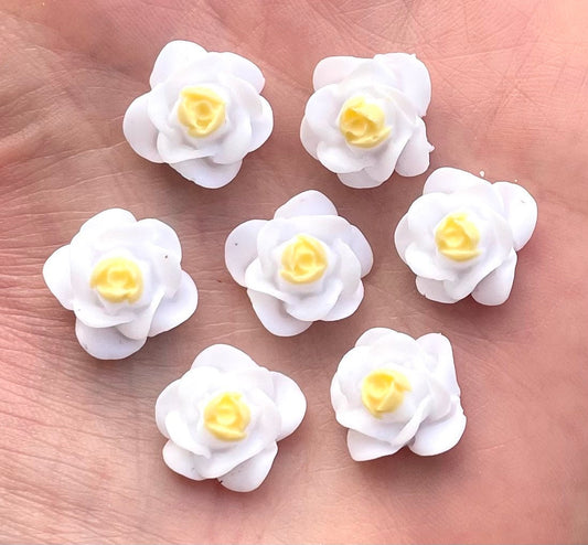 White flower cabochon, 13mm