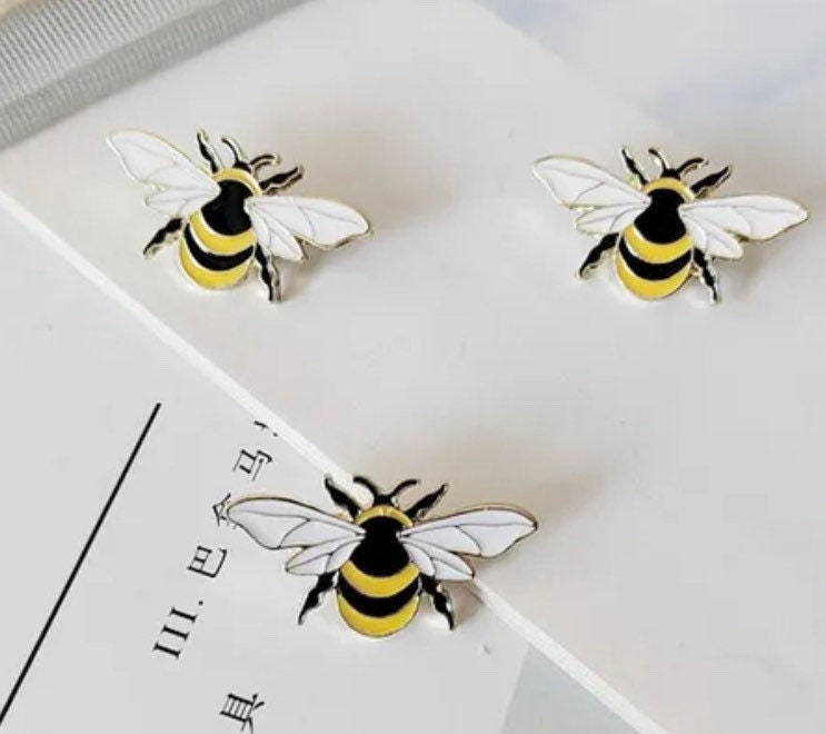 Bee enamel pin badge, small bee