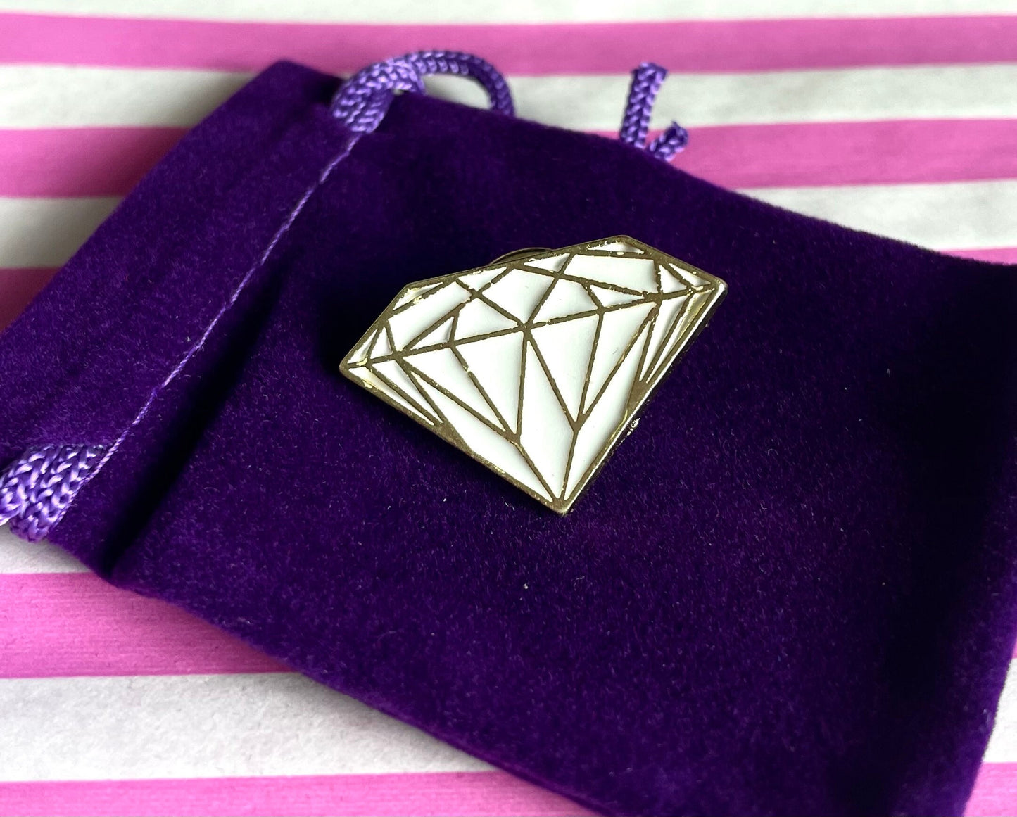 Diamond enamel pin badge, 30mm