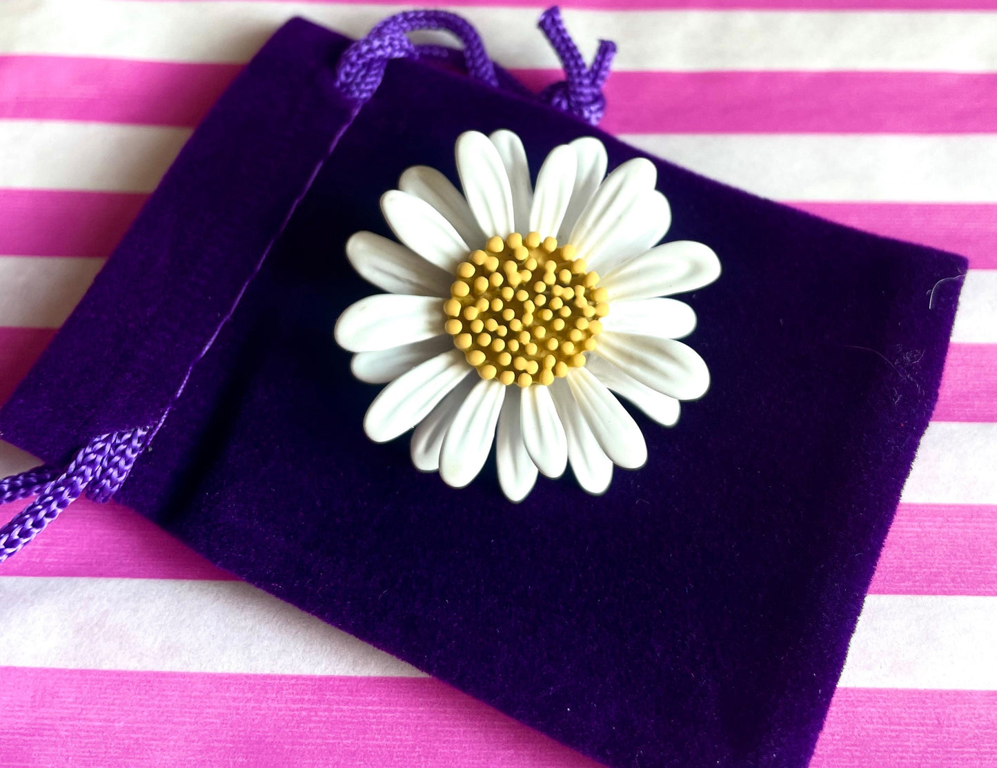 Daisy enamel brooch, white