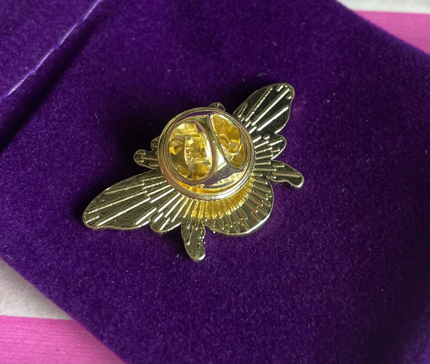 Bee enamel pin badge, small bee