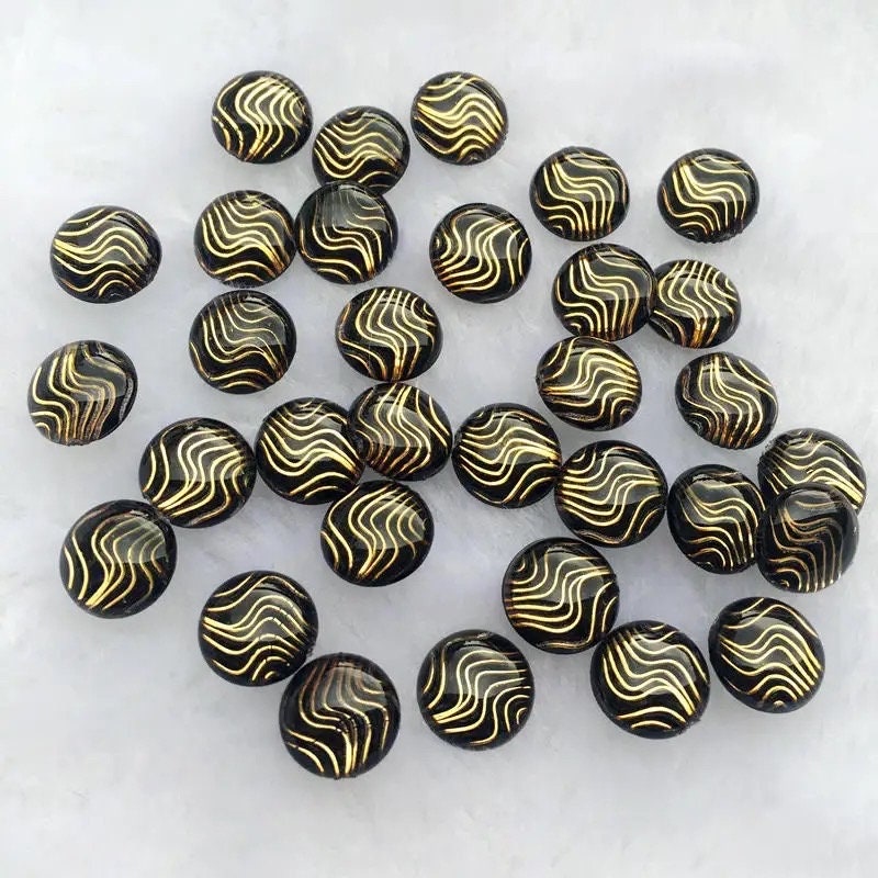 Round black wavy patterned cabochons, 10mm
