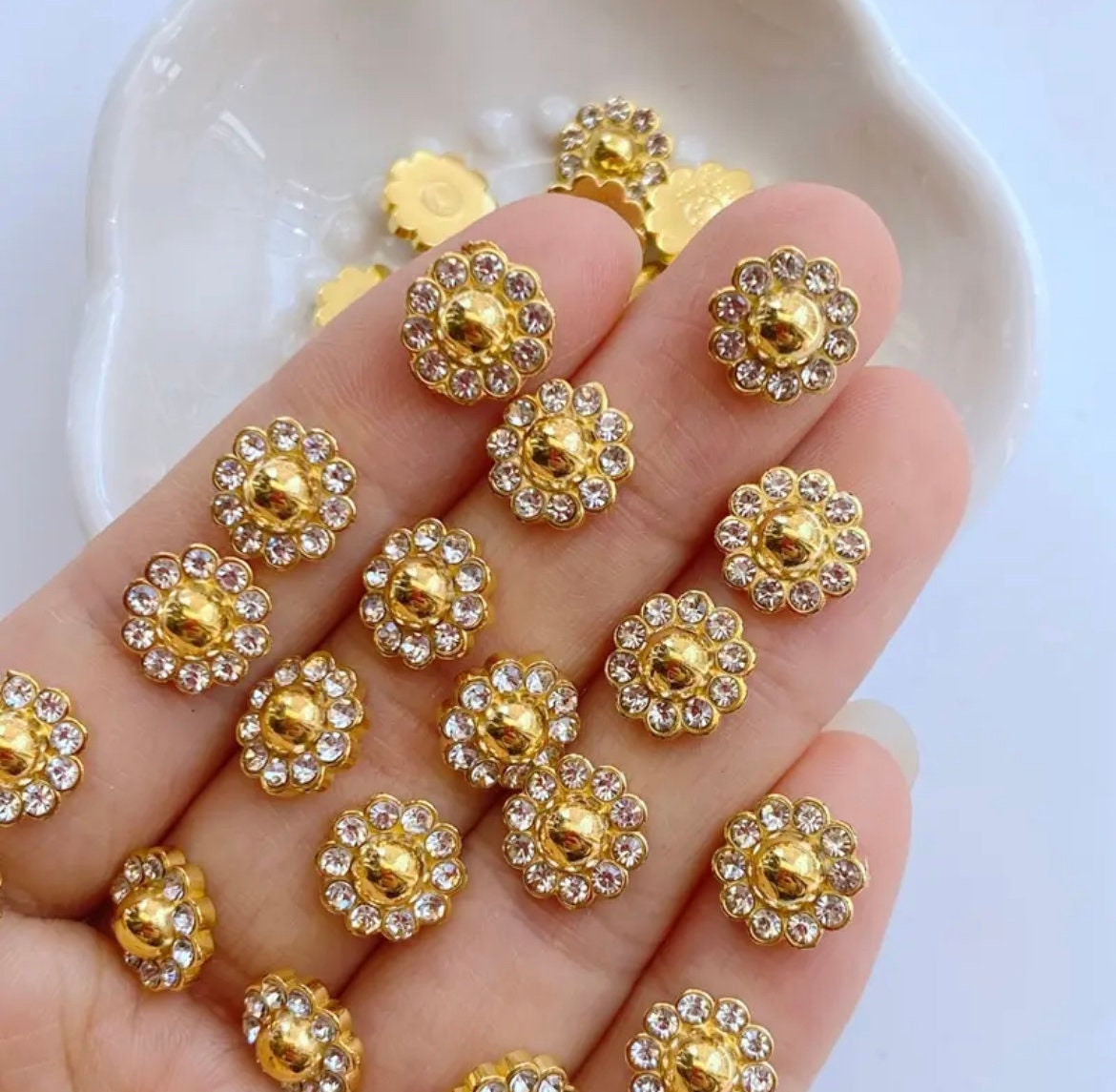 Gold and pearl floral round cabochons, 9mm