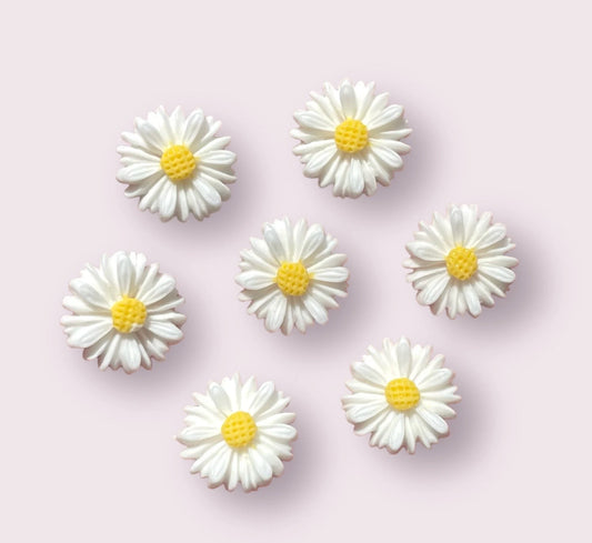 Daisy resin cabochon, 12mm white