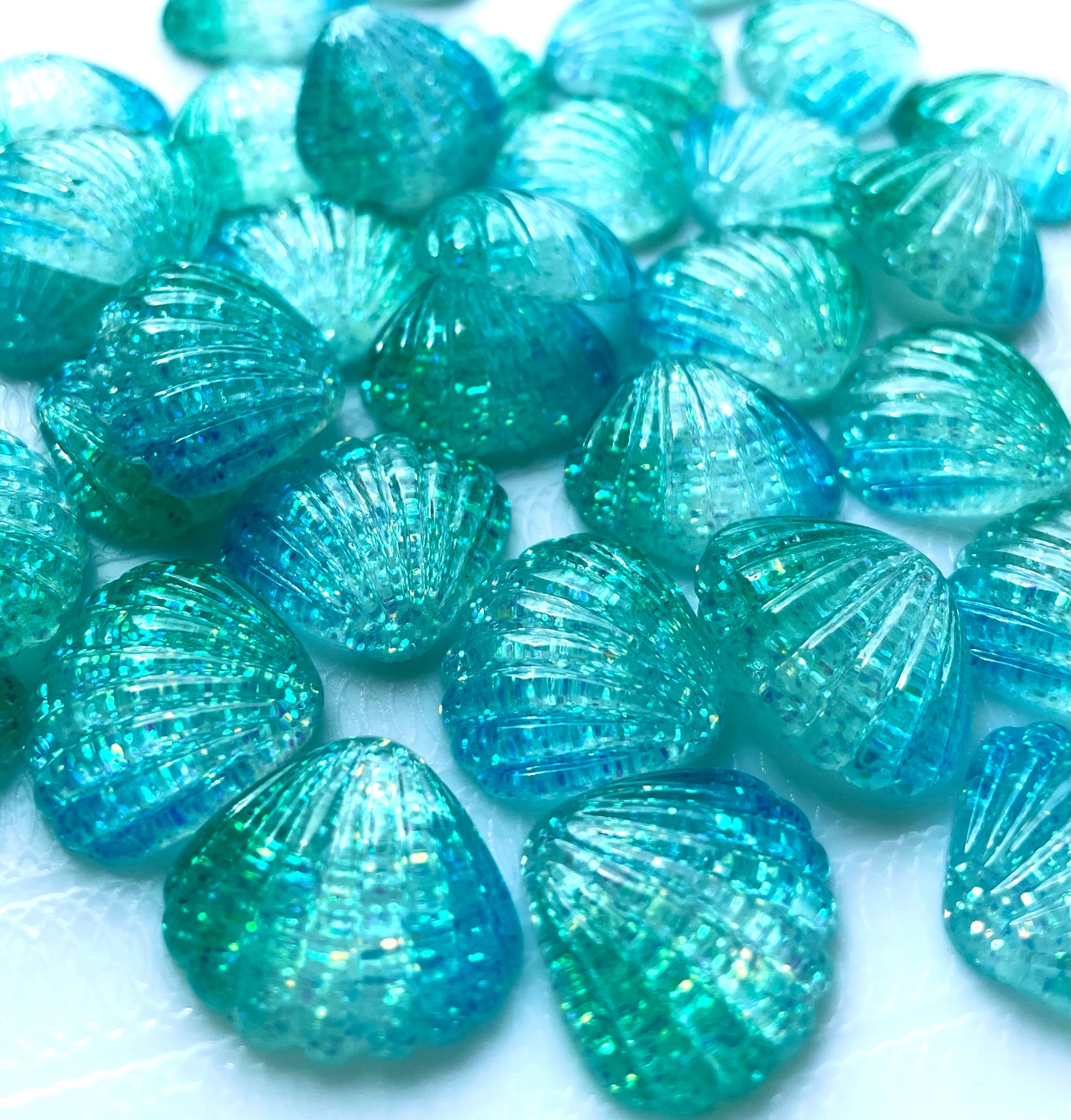 Shell cabochons, green/blue, 20mm