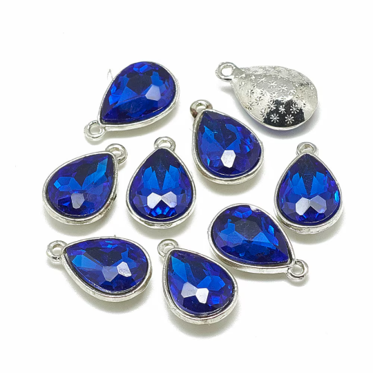 Blue glass pendant, 14mm