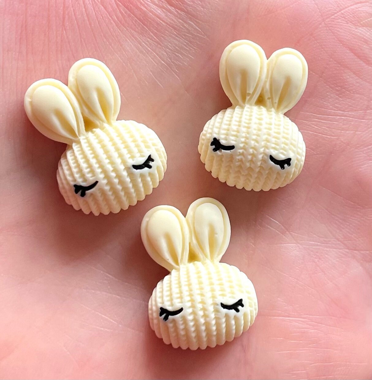 Rabbit cabochons, cream, 22mm