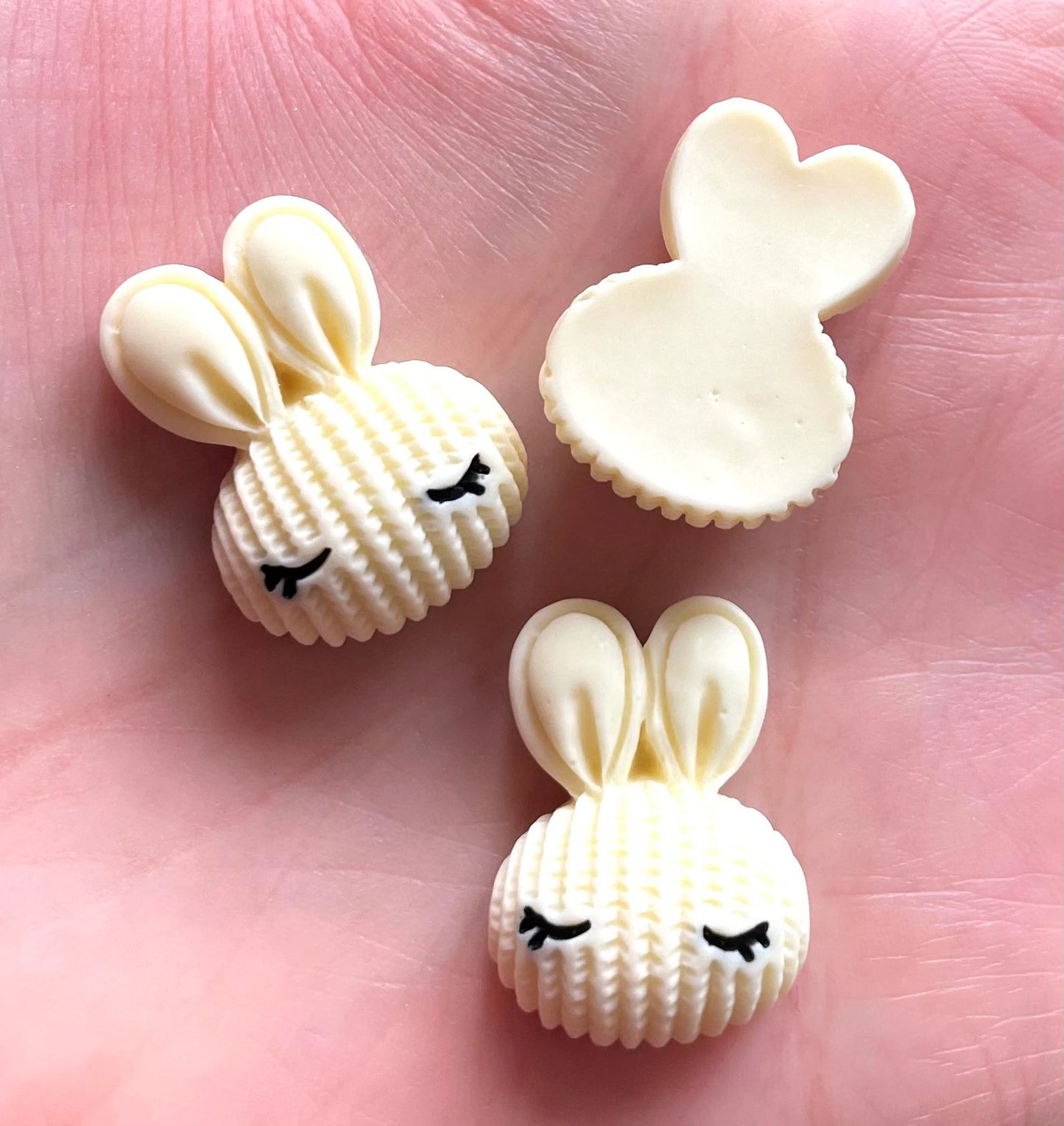 Rabbit cabochons, cream, 22mm