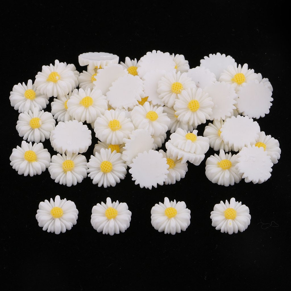 Daisy resin cabochon, 12mm white