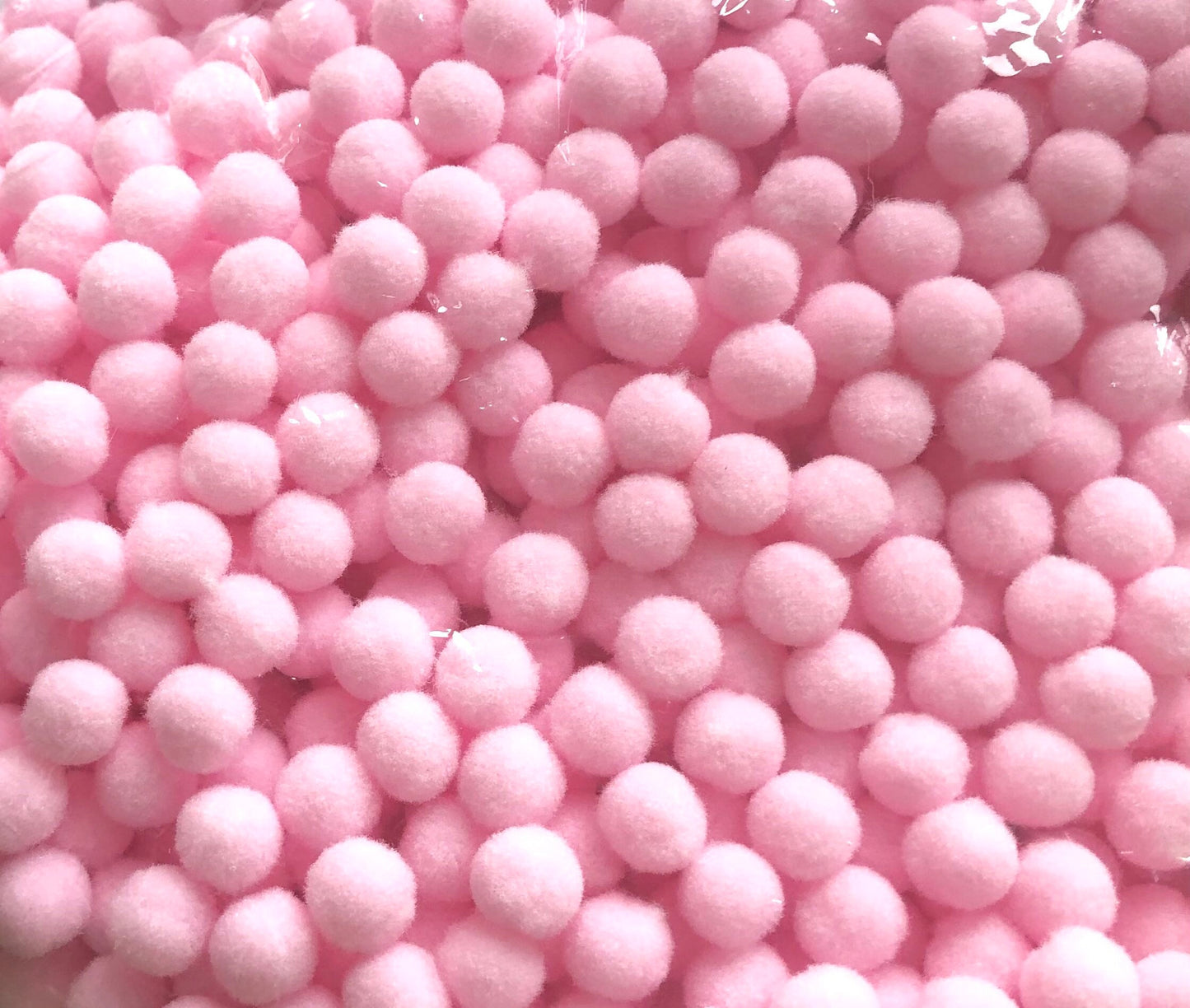 Pom Poms, pale pink 10mm