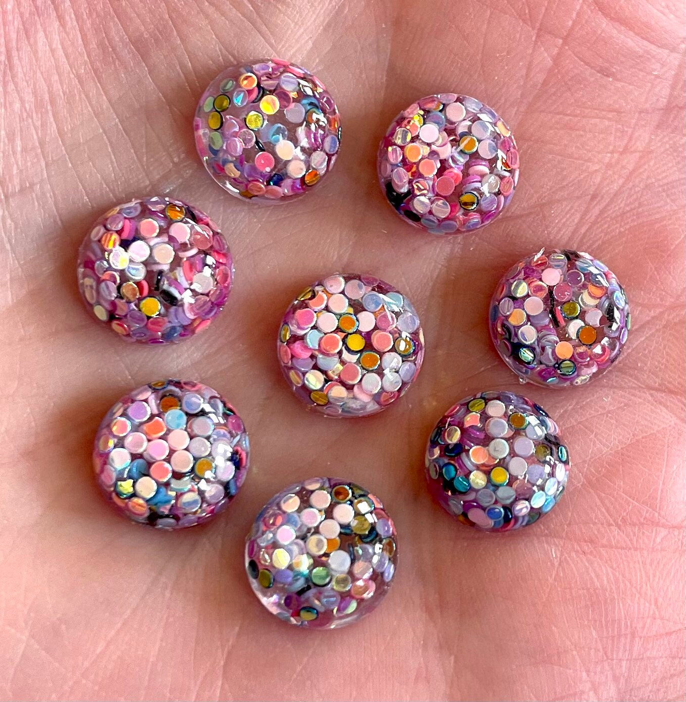 Round glitter filled cabochons, 10mm r