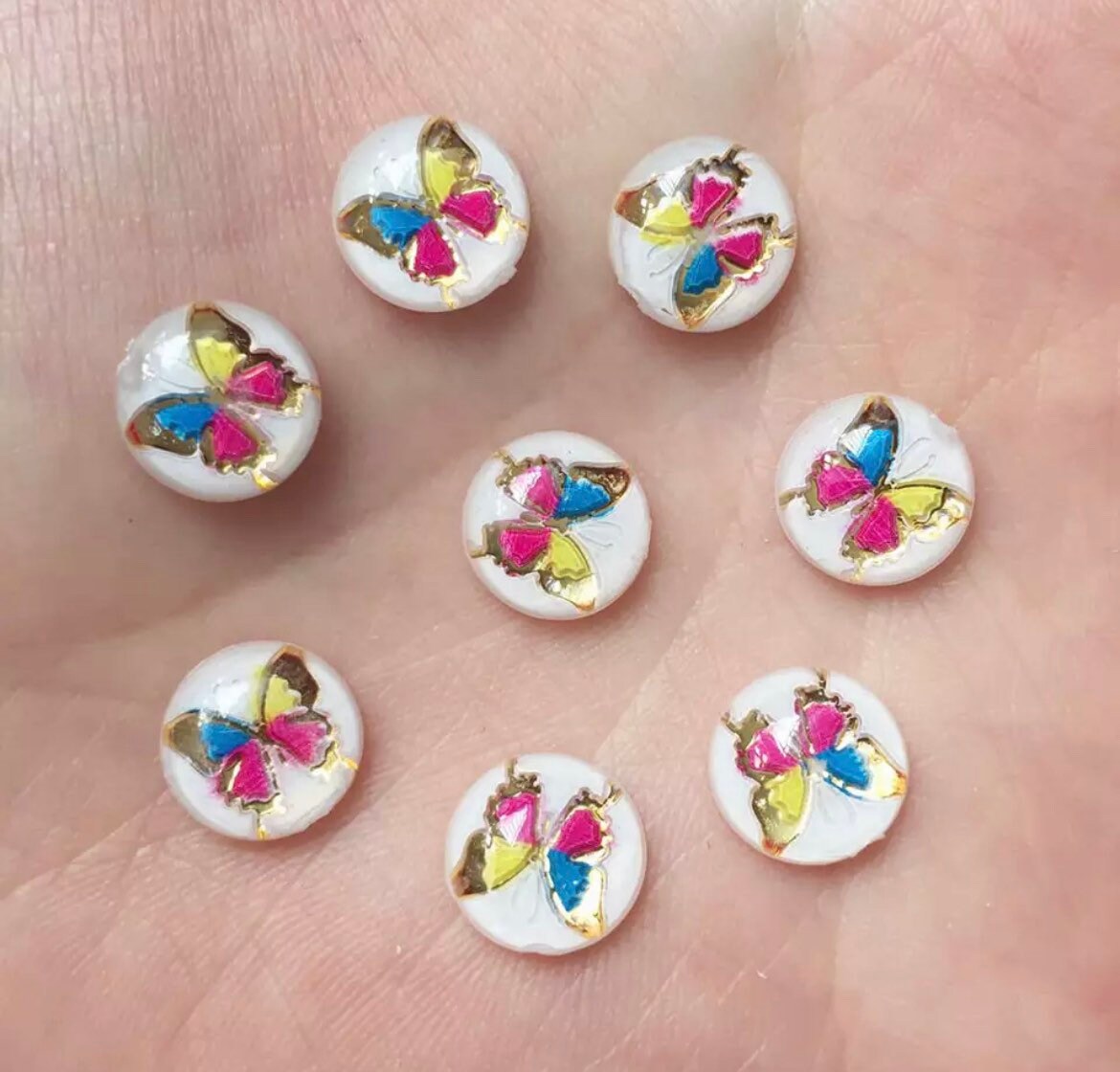 Round white cabochon, butterfly 10mm