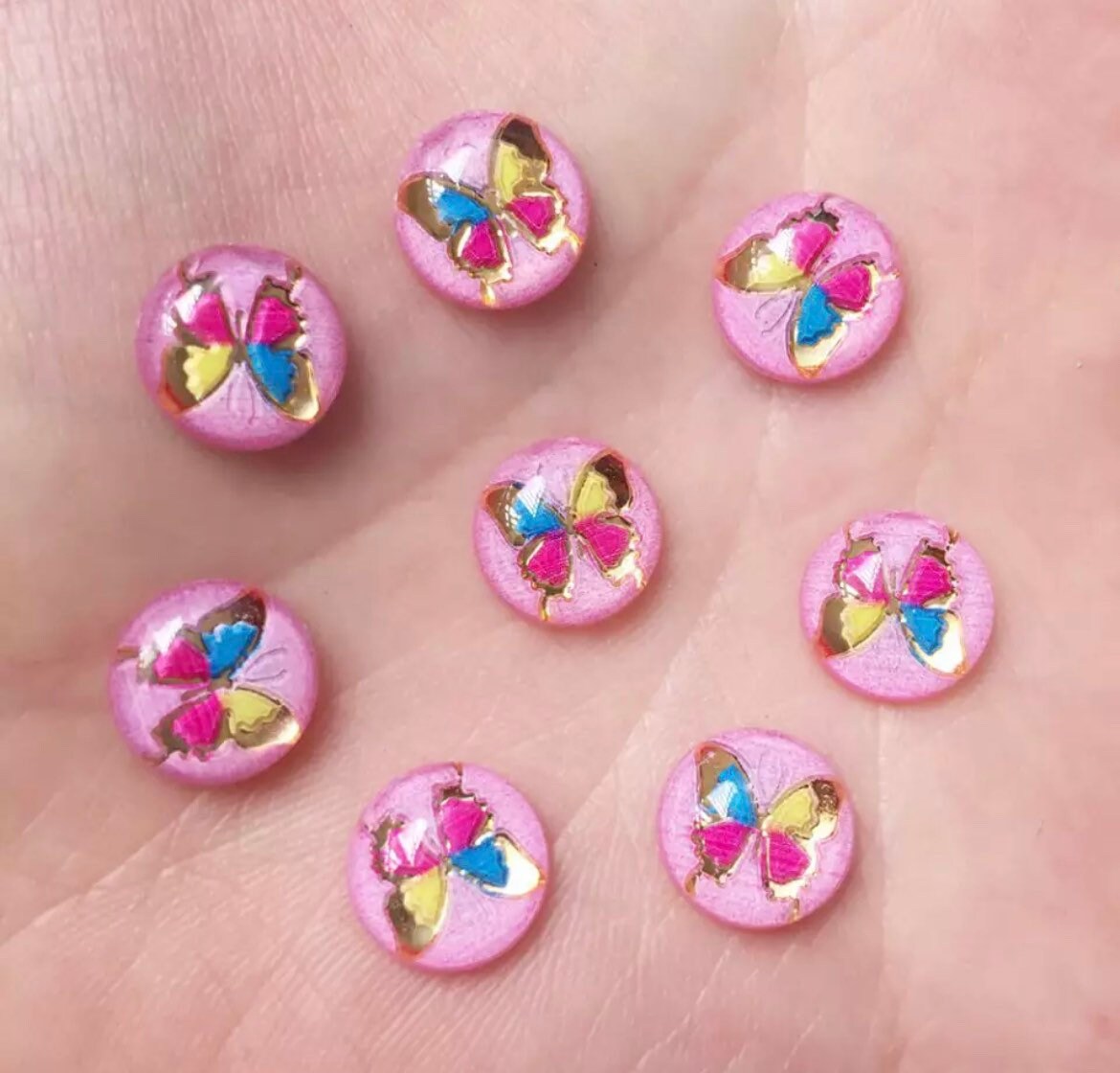 Round pink cabochon, butterfly 10mm