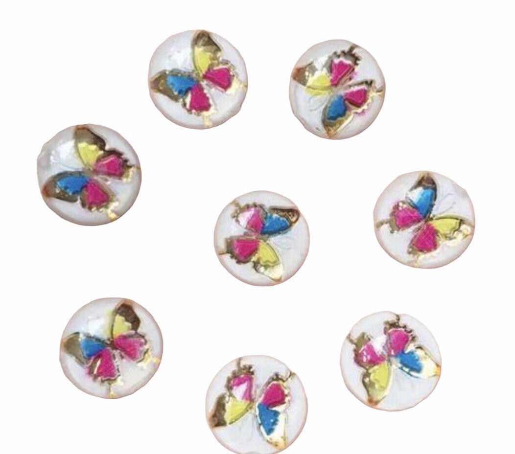 Round white cabochon, butterfly 10mm