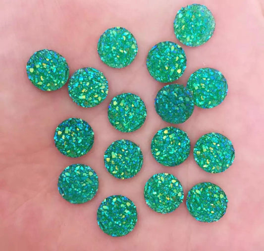 Round resin green cabochon, 10mm