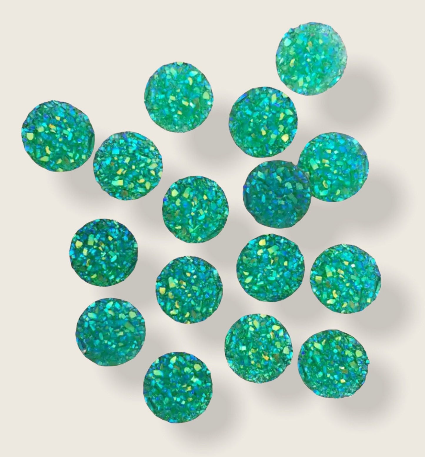 Round resin green cabochon, 10mm