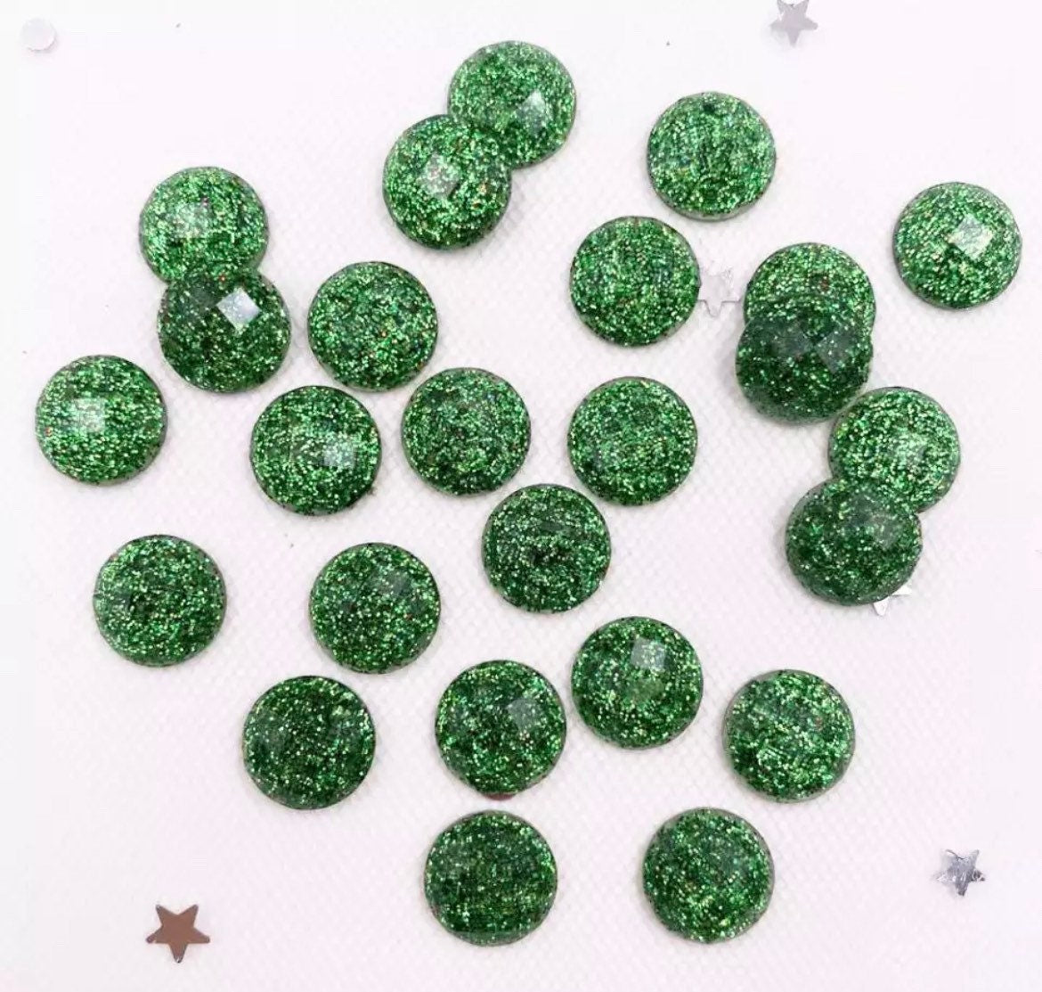 Green round resin cabochon, 8mm