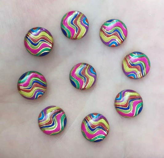 Round wavy pink patterned cabochons, 10mm