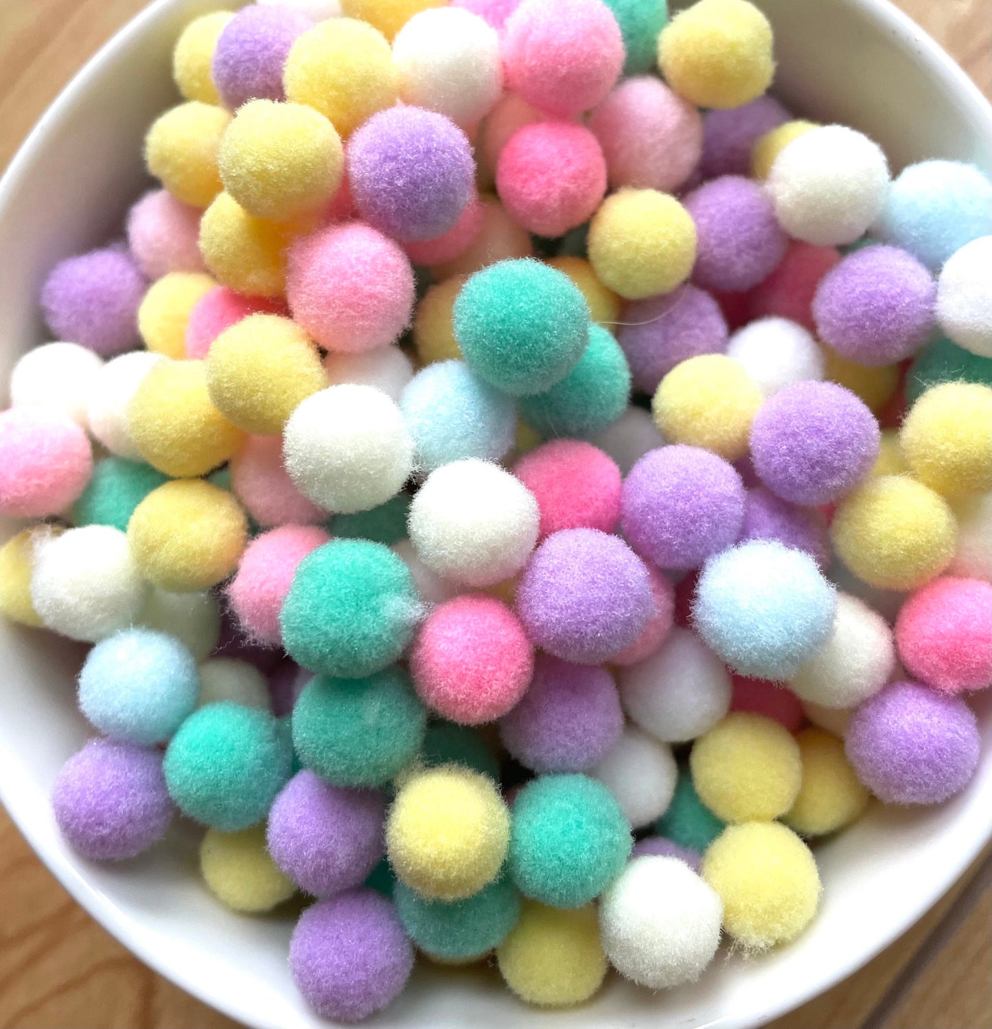 Pom Poms, pale pastel 10mm