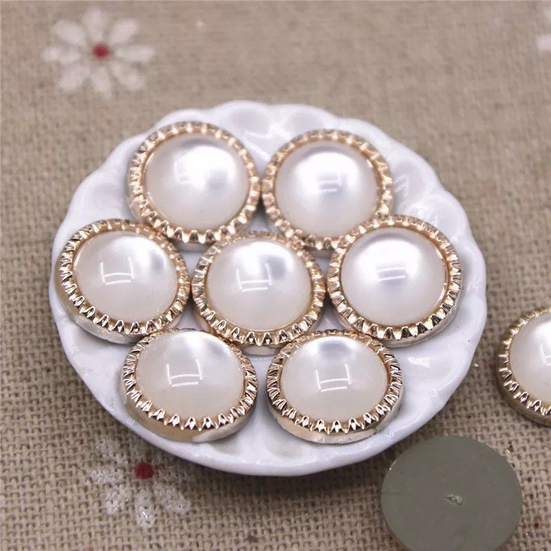 Pearl effect round cabochons, 13mm white