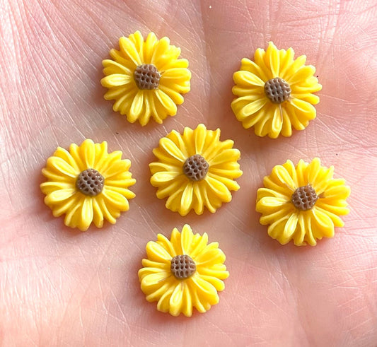 Yellow daisy cabochons, 13mm