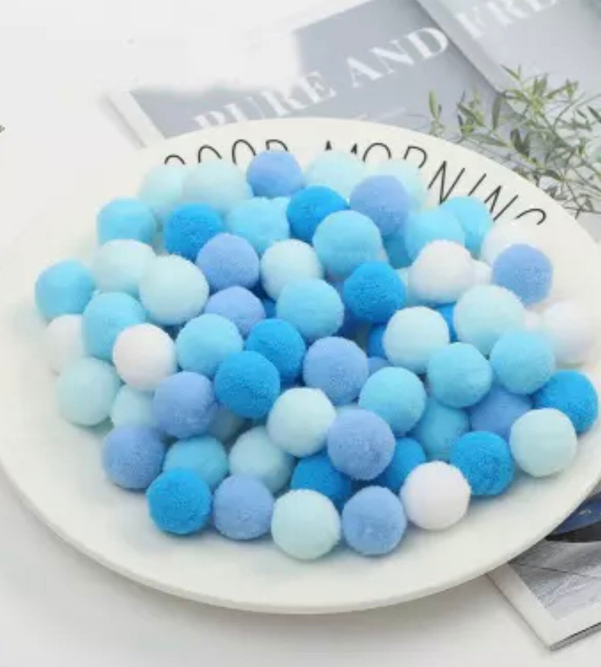 Pom Poms, Blues and white pom pom, 15mm