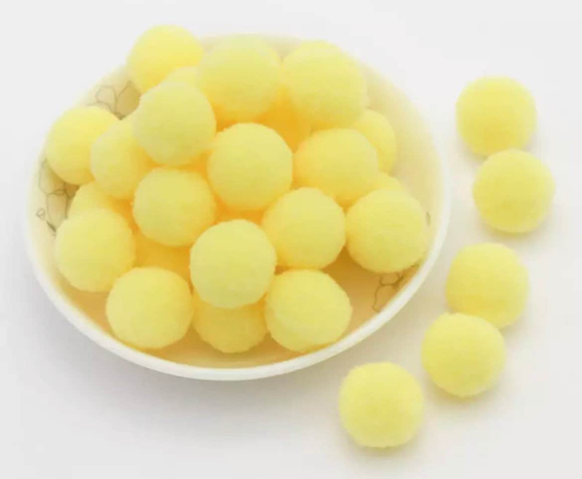 Pom Poms, pale yellow 10mm