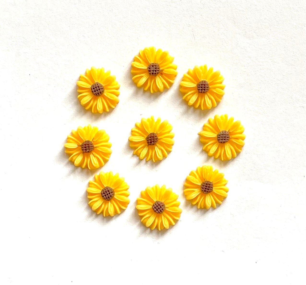 Yellow daisy cabochons, 13mm