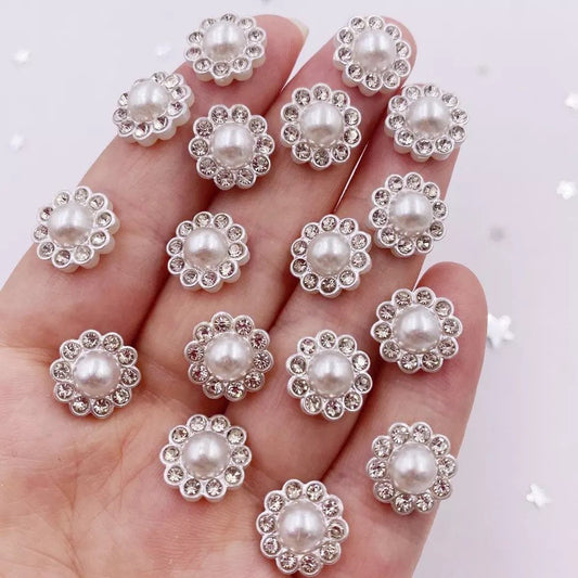 Pearl effect floral round cabochons, 10mm white