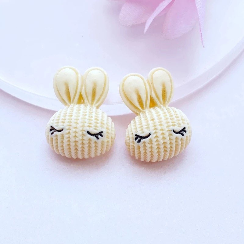 Rabbit resin embellishments, 22mm cream