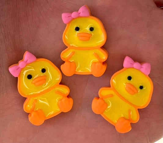 Chick yellow resin embellishments, 29mm