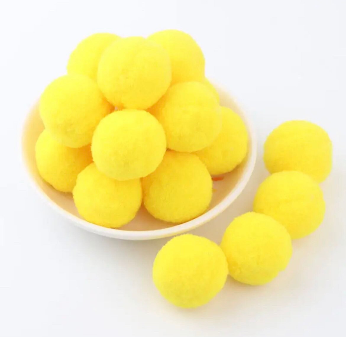 Pom Poms, yellow 15mm