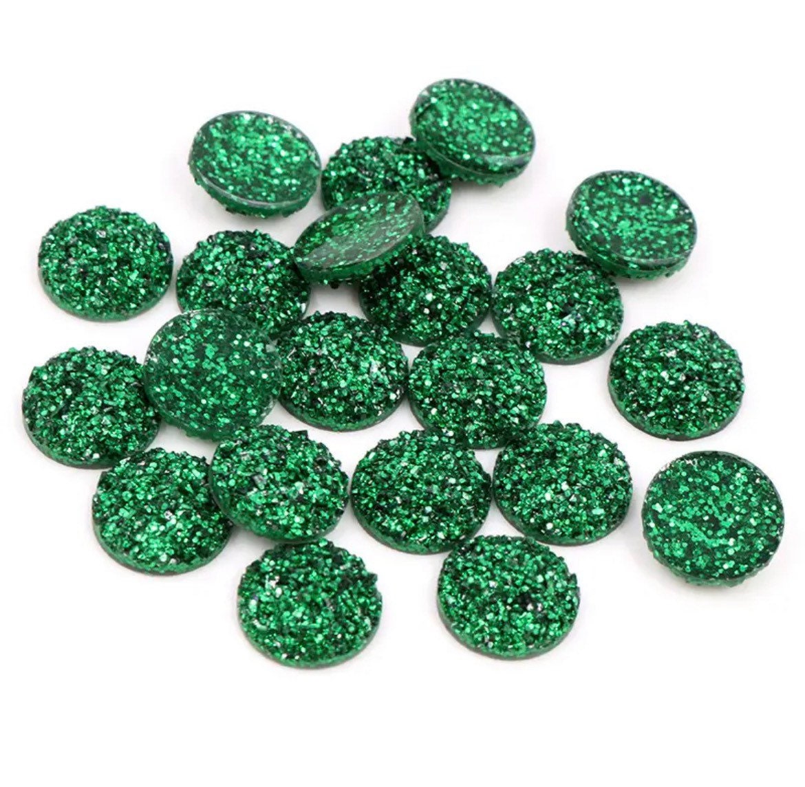 Round resin green cabochon, 10mm